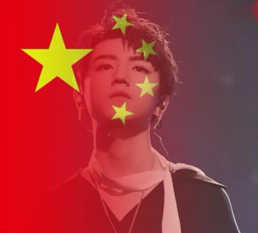 和她聊了有3个月了，她发这些代表什么，我还要不要继续联系她？