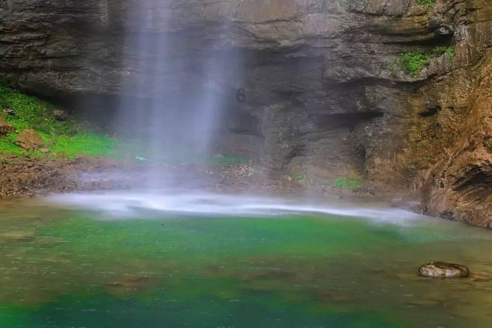 亚洲唯一永久中立国,汗血宝马圣地,水电费不用交、加满一箱油只要5元