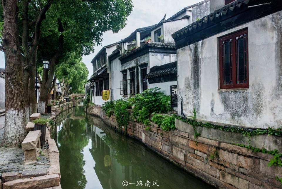 逃出昏暗的房子